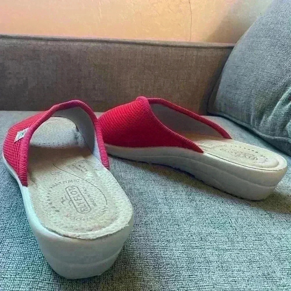 Fly Flot Sandals Women's Size US 10.5 Red Mesh Anti Shock Comfort Anatomi - Picture 4 of 7